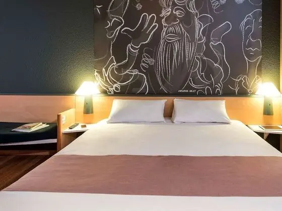 Tek Büyük Yataklı Oda, 1 Çift Kişilik Yatak