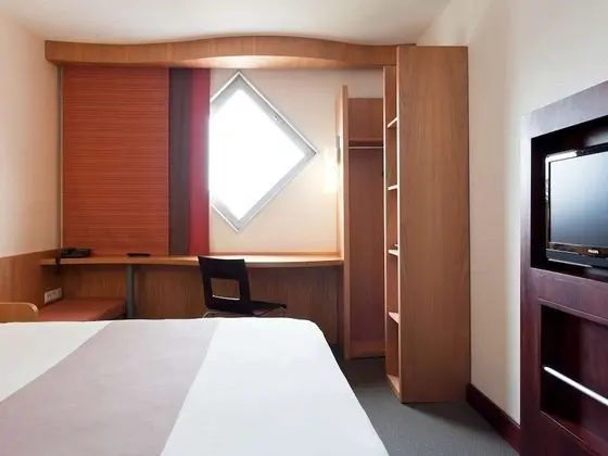 Tek Büyük Yataklı Oda, 1 Çift Kişilik Yatak