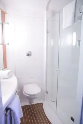 Üç Kişilik Oda, Birden Çok Yatak