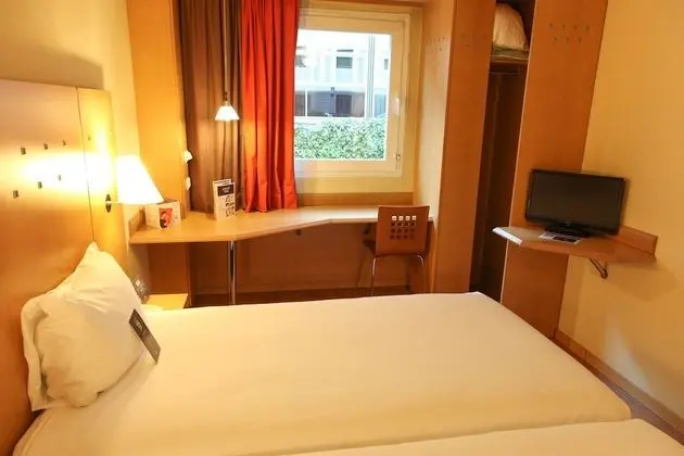 Oda, 2 Tek Kişilik Yatak