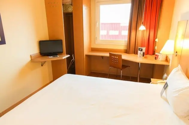 Tek Büyük Yataklı Oda, 1 Çift Kişilik Yatak