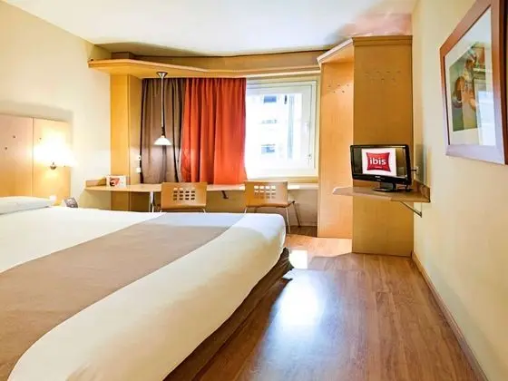 Tek Büyük Yataklı Oda, 1 Çift Kişilik Yatak