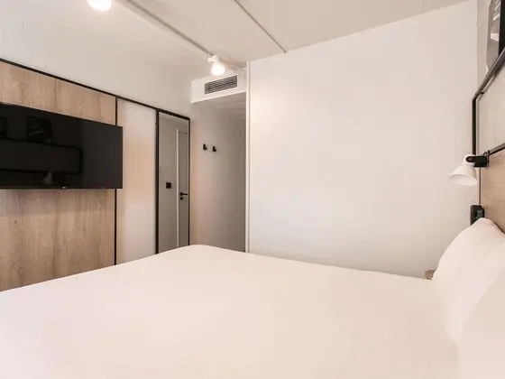 Standard Oda, 1 Çift Kişilik Yatak ve Çekyat