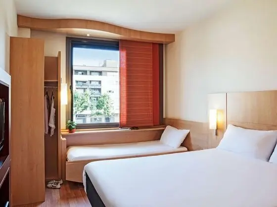 Family Oda (1 Double Bed and Extra Bed)