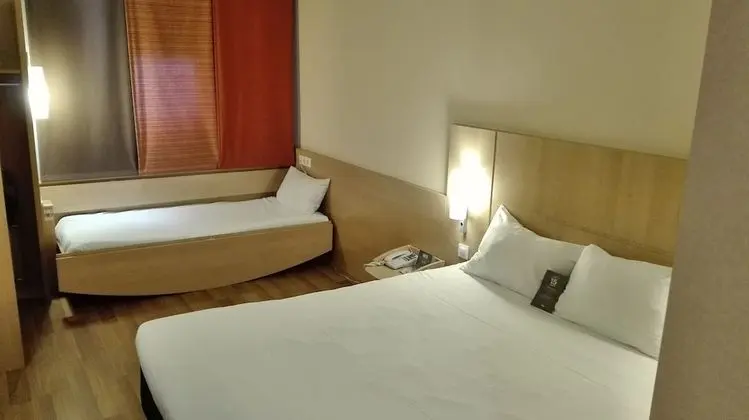 Family Oda (1 Double Bed and Extra Bed)