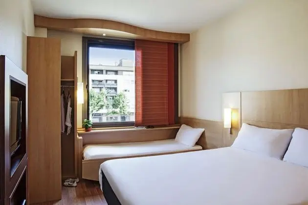 Family Oda (1 Double Bed and Extra Bed)