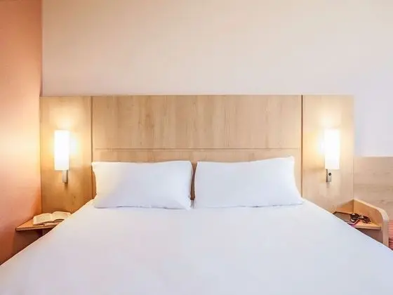 Family Oda (1 Double Bed and Extra Bed)