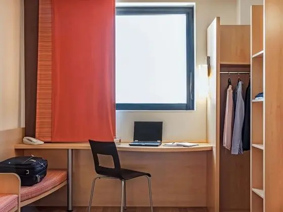 Family Oda (1 Double Bed and Extra Bed)