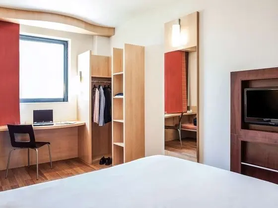 Family Oda (1 Double Bed and Extra Bed)