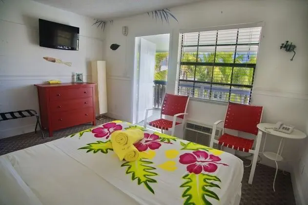 Queen Bed Courtyard 2nd floor
