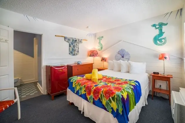 Queen Bed Courtyard 2nd floor