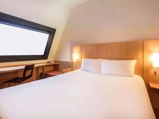 Standard Tek Büyük Yataklı Oda