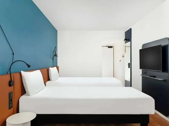 Oda, 2 Tek Kişilik Yatak (equipped with the new bedding)