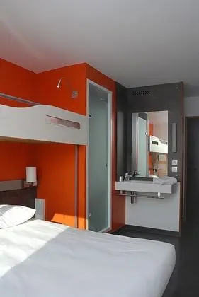 Üç Kişilik Oda, Birden Çok Yatak