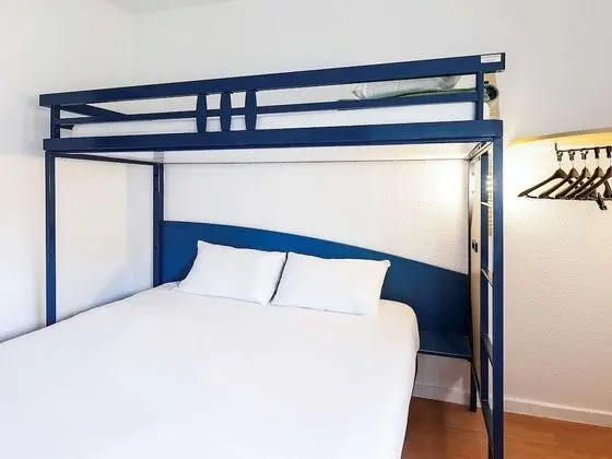 Tek Büyük Yataklı Oda (with a large bed)