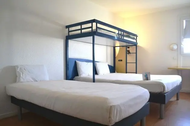 Tek Büyük Yataklı Oda (with a large bed)