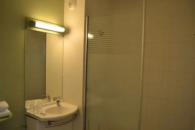 Tek Büyük Yataklı Oda (with a large bed)