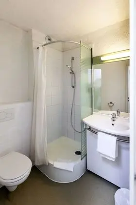 Üç Kişilik Oda, Birden Çok Yatak