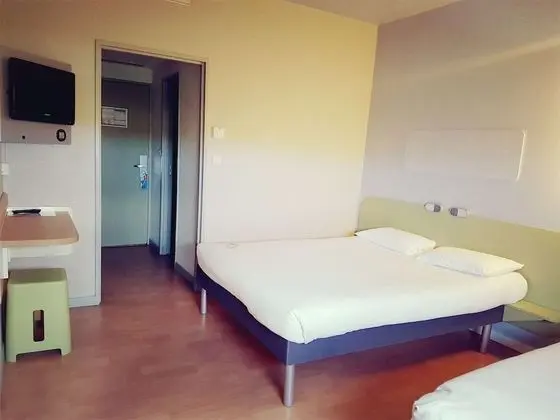 Üç Kişilik Oda, Birden Çok Yatak