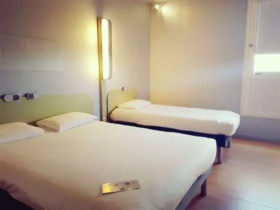 Üç Kişilik Oda, Birden Çok Yatak