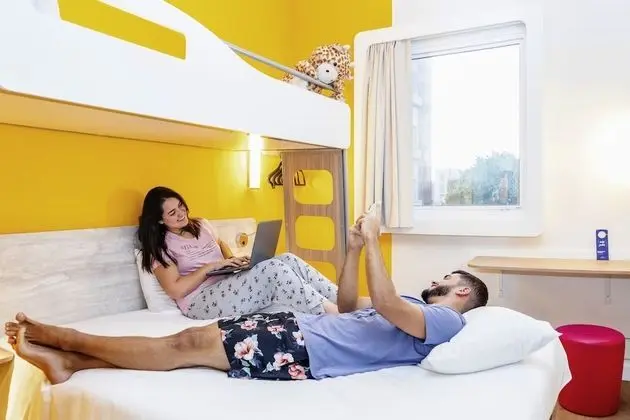 Üç Kişilik Oda, Birden Çok Yatak