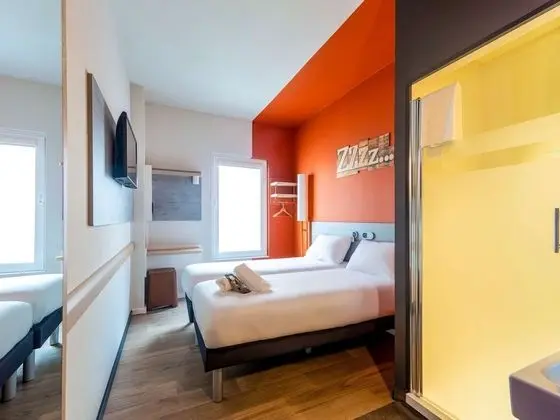 Tek Kişilik Oda, 1 Çift Kişilik Yatak