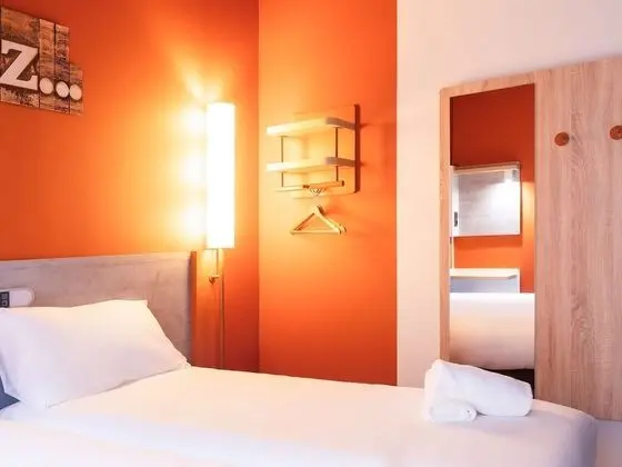 Tek Kişilik Oda, 1 Çift Kişilik Yatak