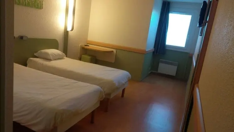 İki Ayrı Yataklı Oda, 2 Tek Kişilik Yatak