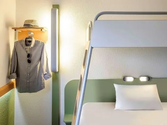 Üç Kişilik Oda, Birden Çok Yatak