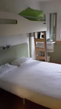 Üç Kişilik Oda, Birden Çok Yatak