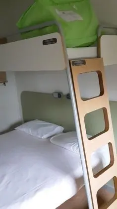 Üç Kişilik Oda, Birden Çok Yatak