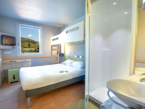 Üç Kişilik Oda, Birden Çok Yatak