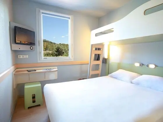 Üç Kişilik Oda, Birden Çok Yatak