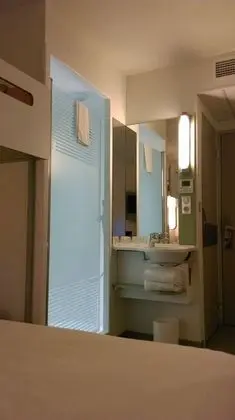 Üç Kişilik Oda, Birden Çok Yatak