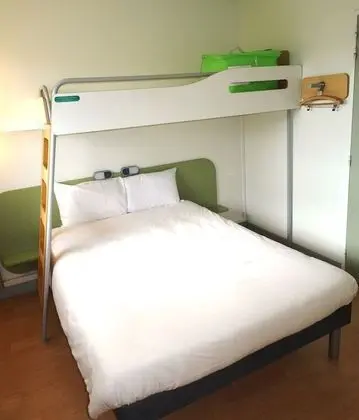 Üç Kişilik Oda, Birden Çok Yatak