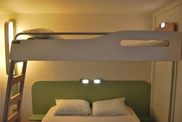 Üç Kişilik Oda, Birden Çok Yatak