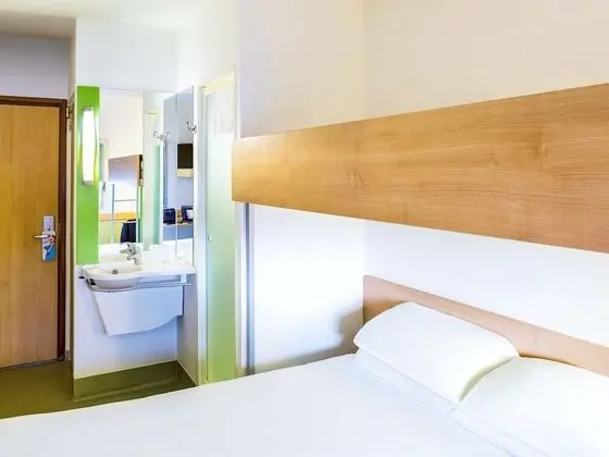 Tek Büyük Yataklı Oda (with a large bed for 2 people)