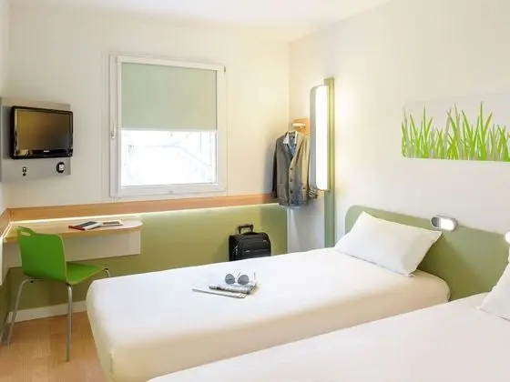 TWIN - Room with two single beds for up to 2 people