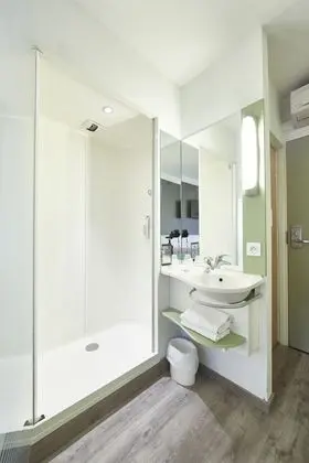 Üç Kişilik Oda, Birden Çok Yatak