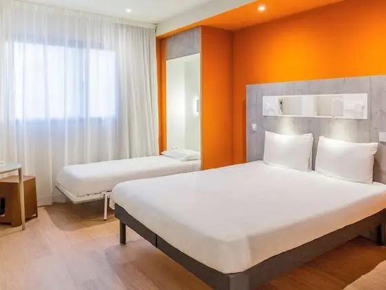 Tek Büyük Yataklı Oda, Birden Çok Yatak (Double bed + single bed)