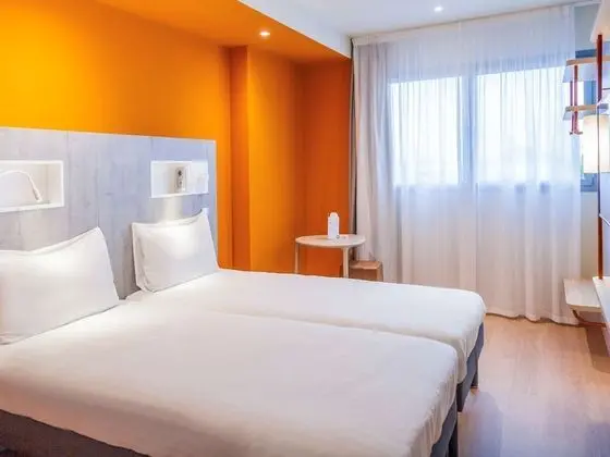 Tek Büyük Yataklı Oda, Birden Çok Yatak (Double bed + single bed)