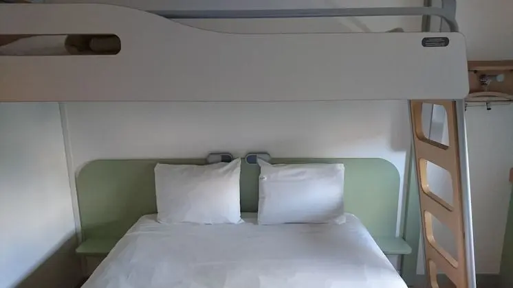 Üç Kişilik Oda, Birden Çok Yatak