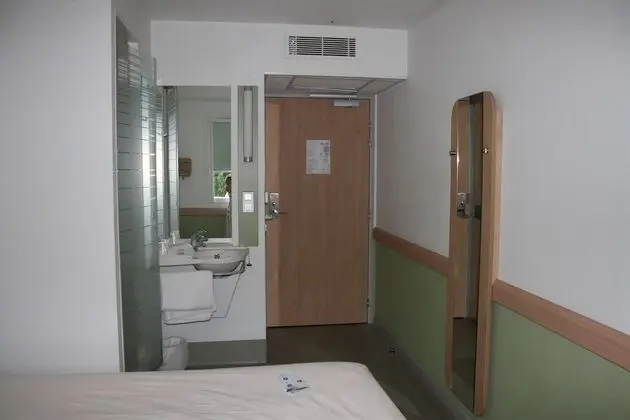 Üç Kişilik Oda, Birden Çok Yatak