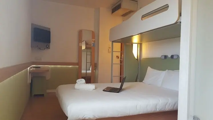 Tek Büyük Yataklı Oda, 1 Çift Kişilik Yatak