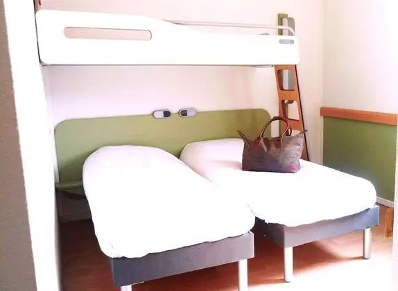 Üç Kişilik Oda, Birden Çok Yatak
