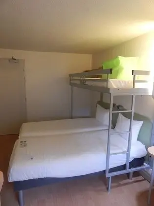 Üç Kişilik Oda, 3 Tek Kişilik Yatak