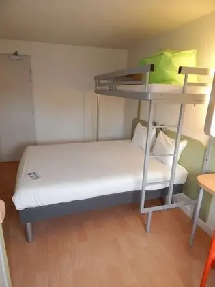 Üç Kişilik Oda, Birden Çok Yatak