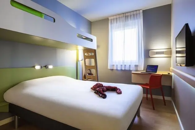 Üç Kişilik Oda, Birden Çok Yatak