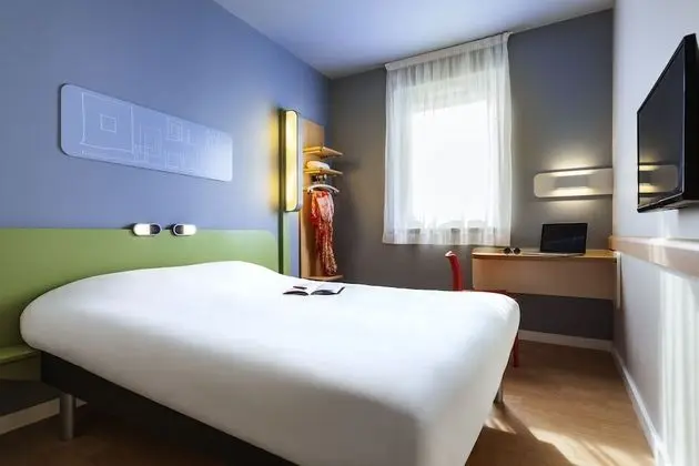 Üç Kişilik Oda, Birden Çok Yatak