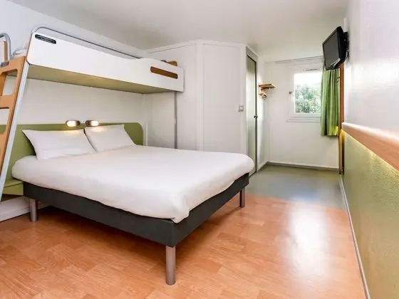 Üç Kişilik Oda, Birden Çok Yatak